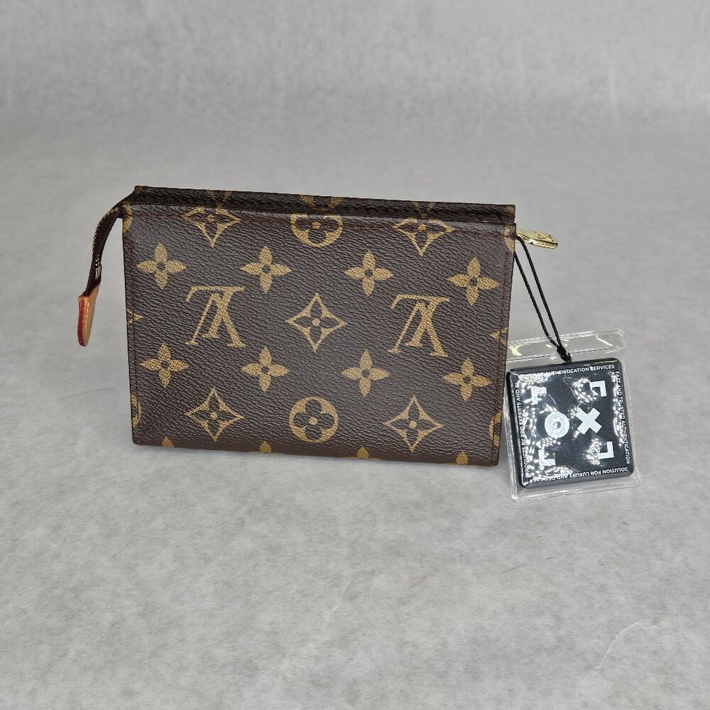 Louis Vuitton Monogram Toilette 15 Pouchette Excellent Condition